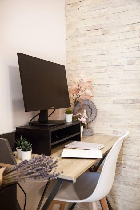 Rb - Urban Loft Retreat, Comfort & Good Location Valenza Esterno foto